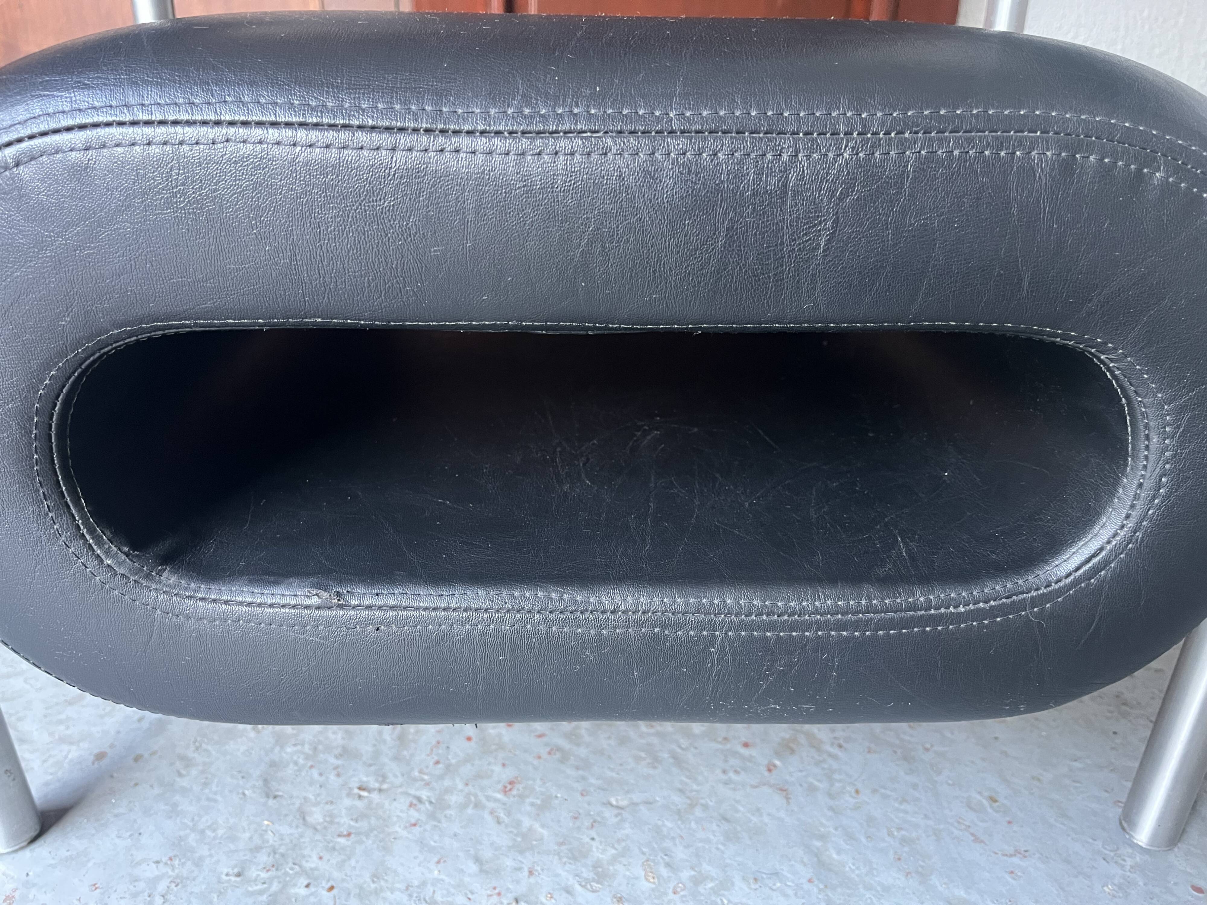 ‘Magazine’ easy chair and 2-seater by Michael Young