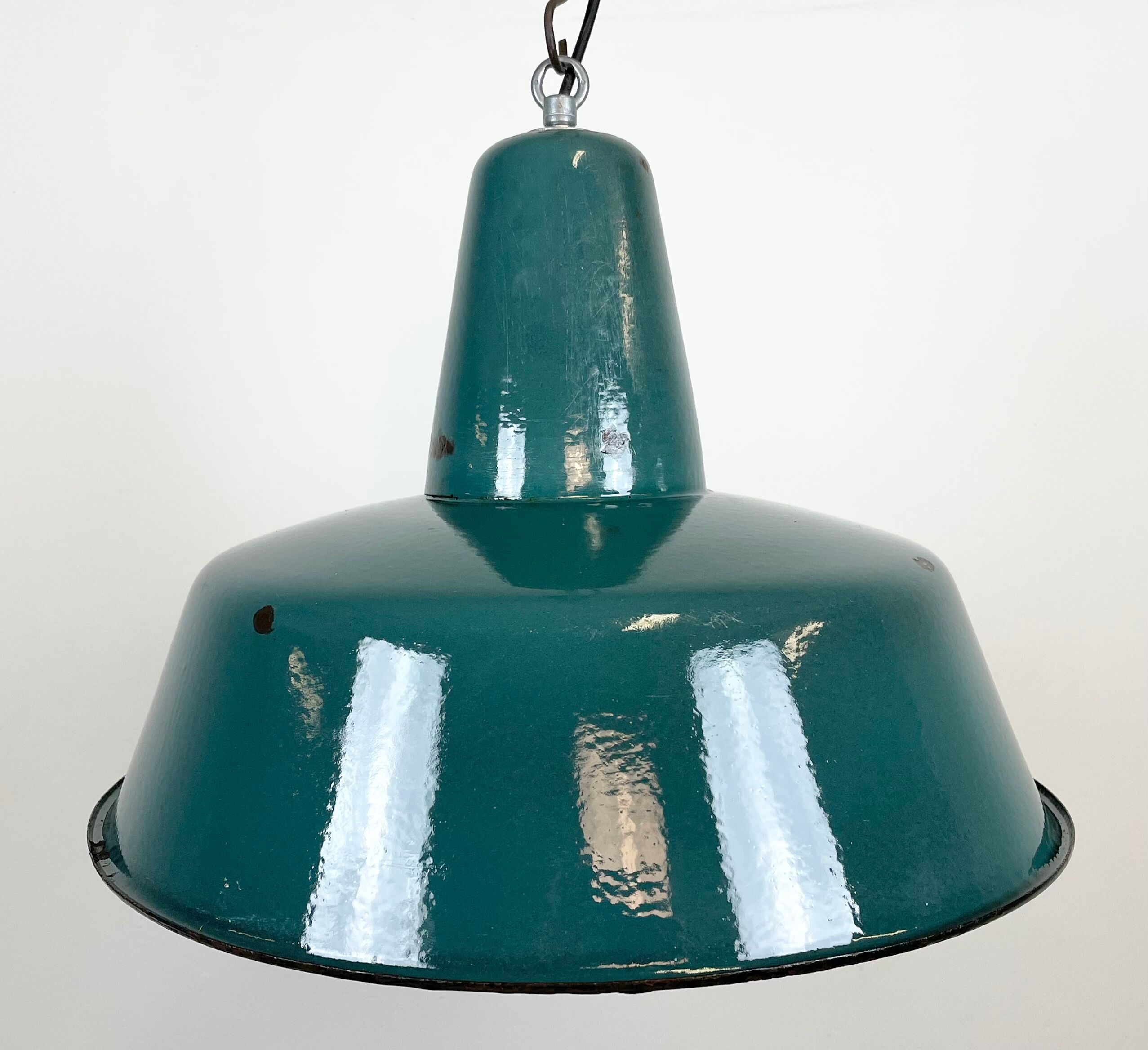 Lampe d'usine industrielle en émail vert, années 1960