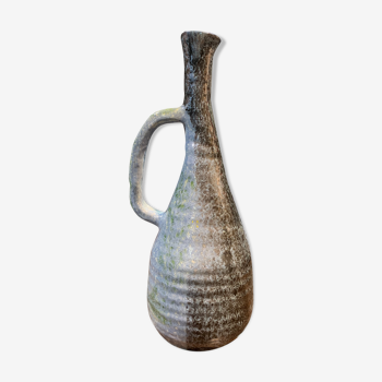 Two-tone accolay pitcher