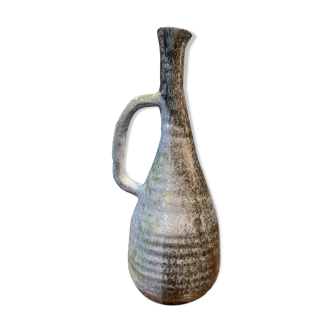 Two-tone accolay pitcher