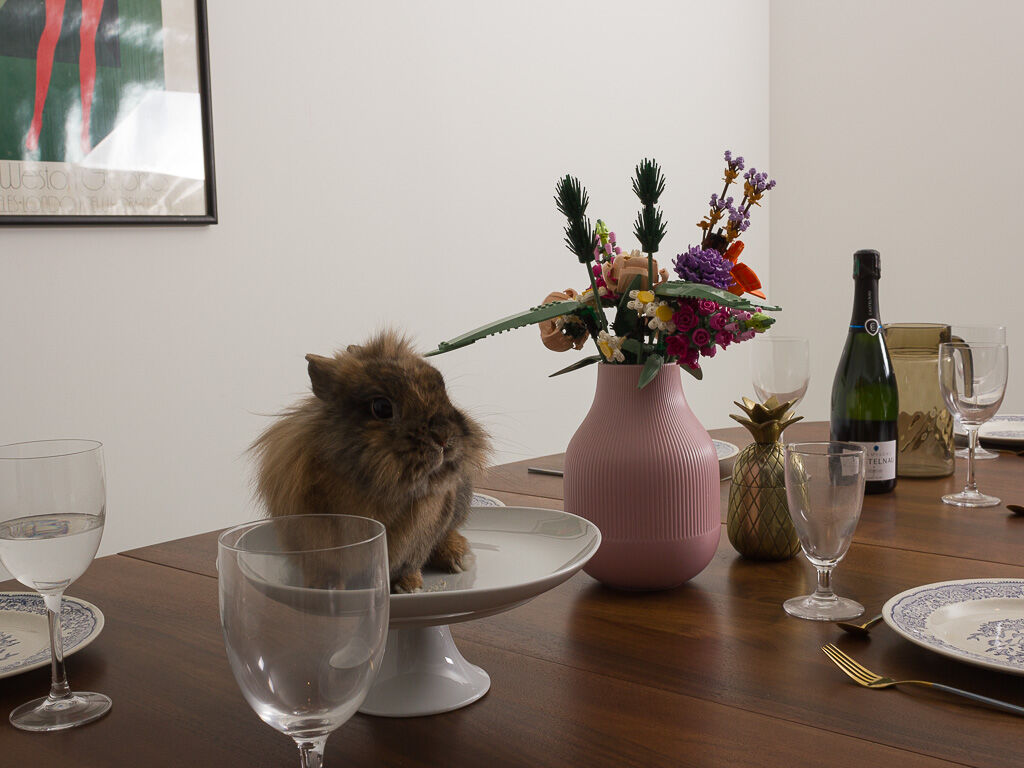 Custom-made solid walnut dining table with 4 extensions, for 6 to 16 people
