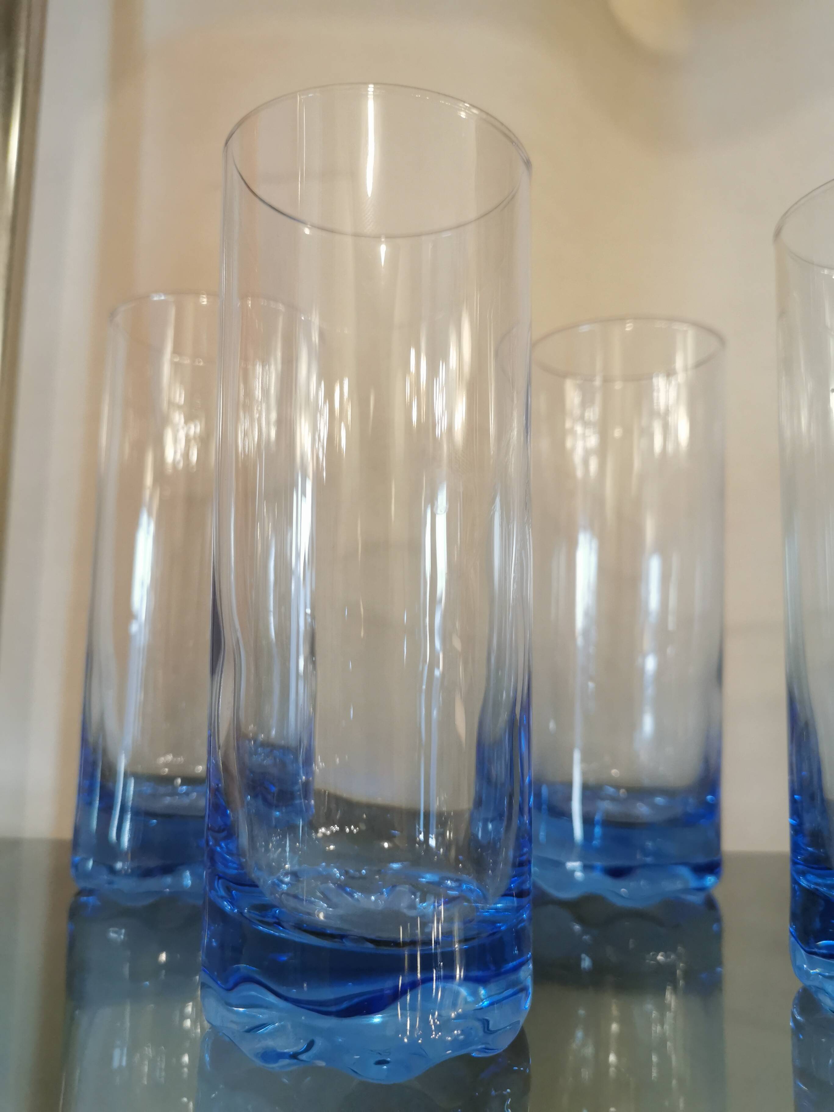 Service of 8 glasses at vintage orangeade