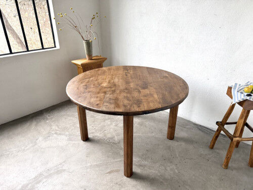 Brutalist round table in solid oak, 1950s.