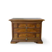 Elegant antique Italian chest of drawers, dating from the 20th century