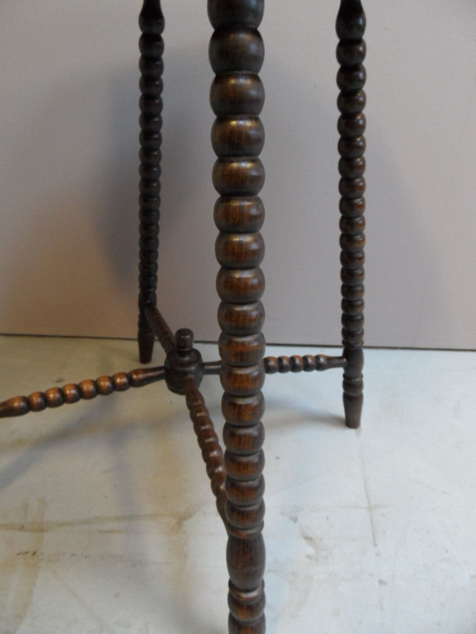 Table d’appoint Bobin en chêne vintage