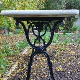 Bistro table in marble and cast iron