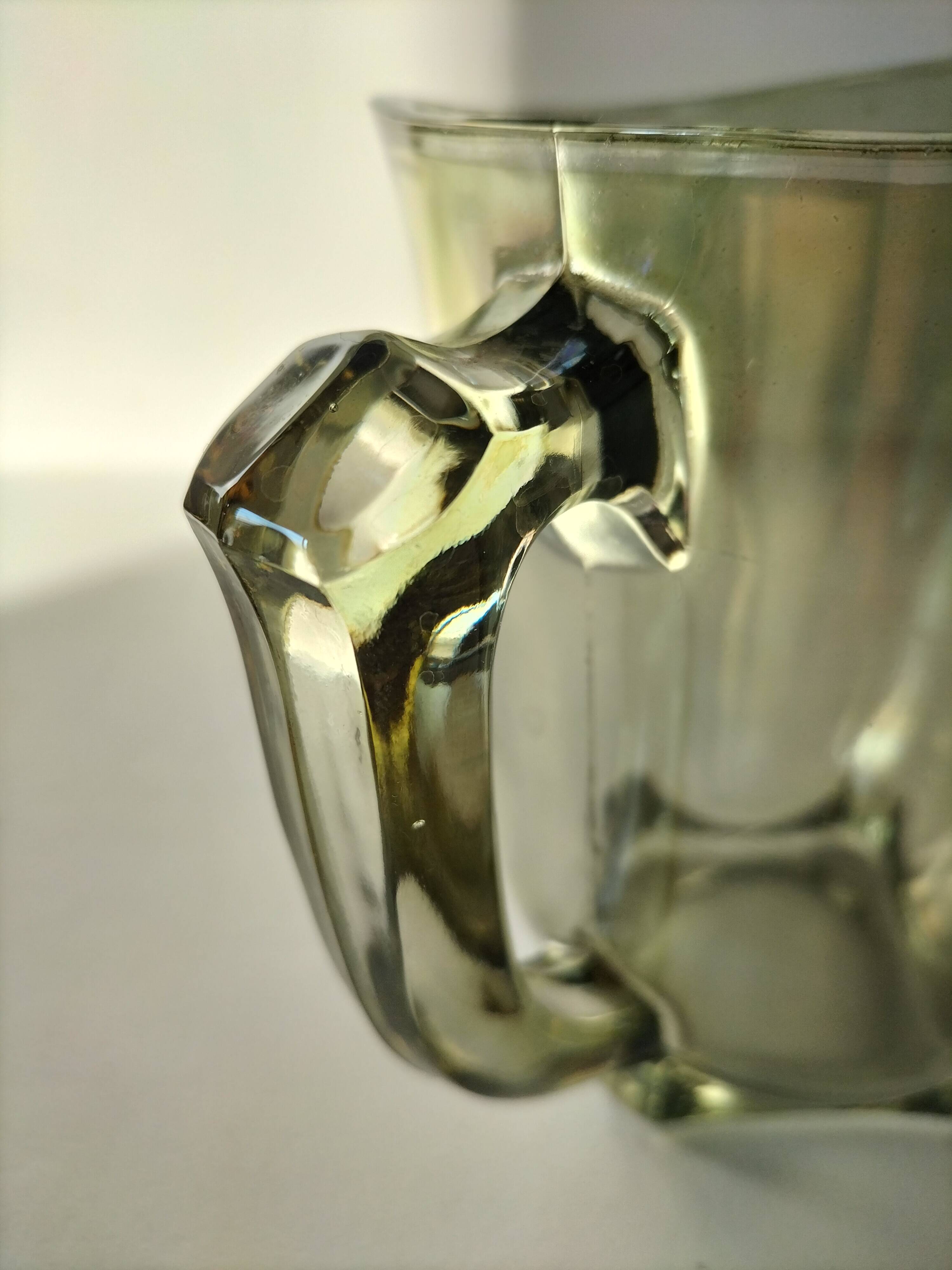 Pichet en verre fumé