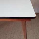 Table en formica à pieds compas