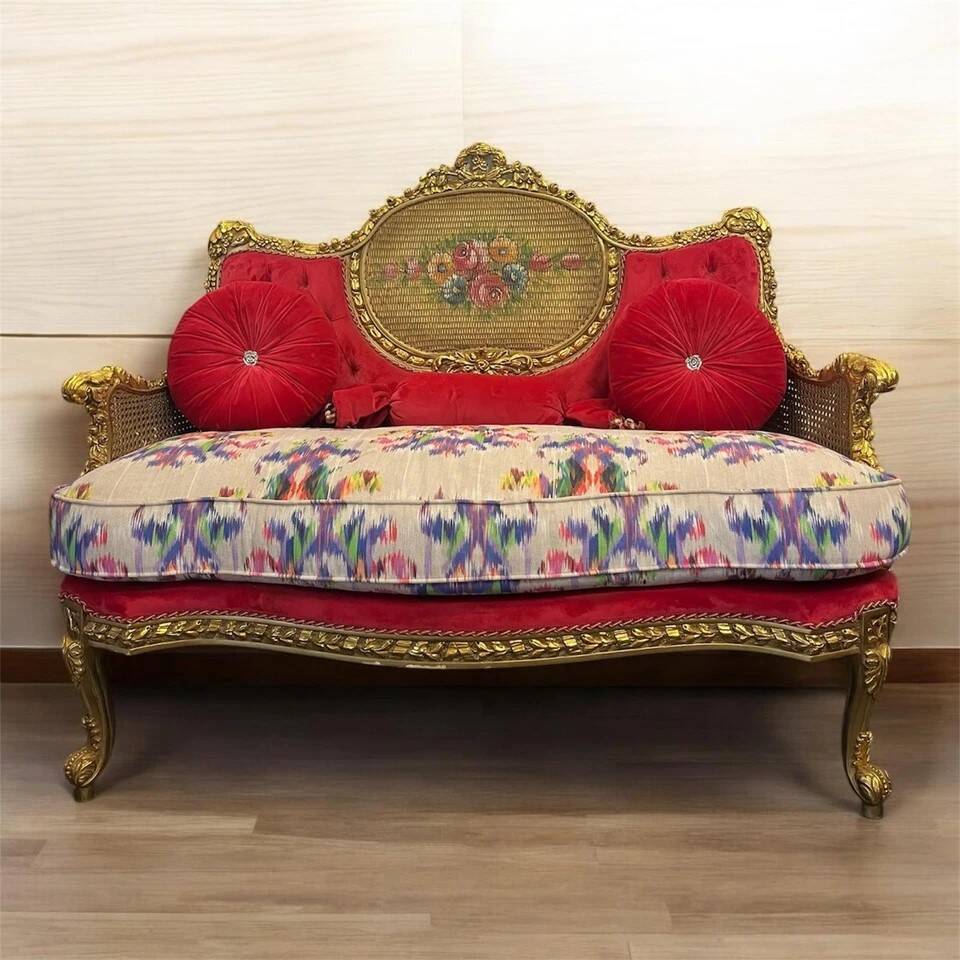 Salon de style Louis XV, artisanal en hêtre rouge et doré en bois d'hêtre