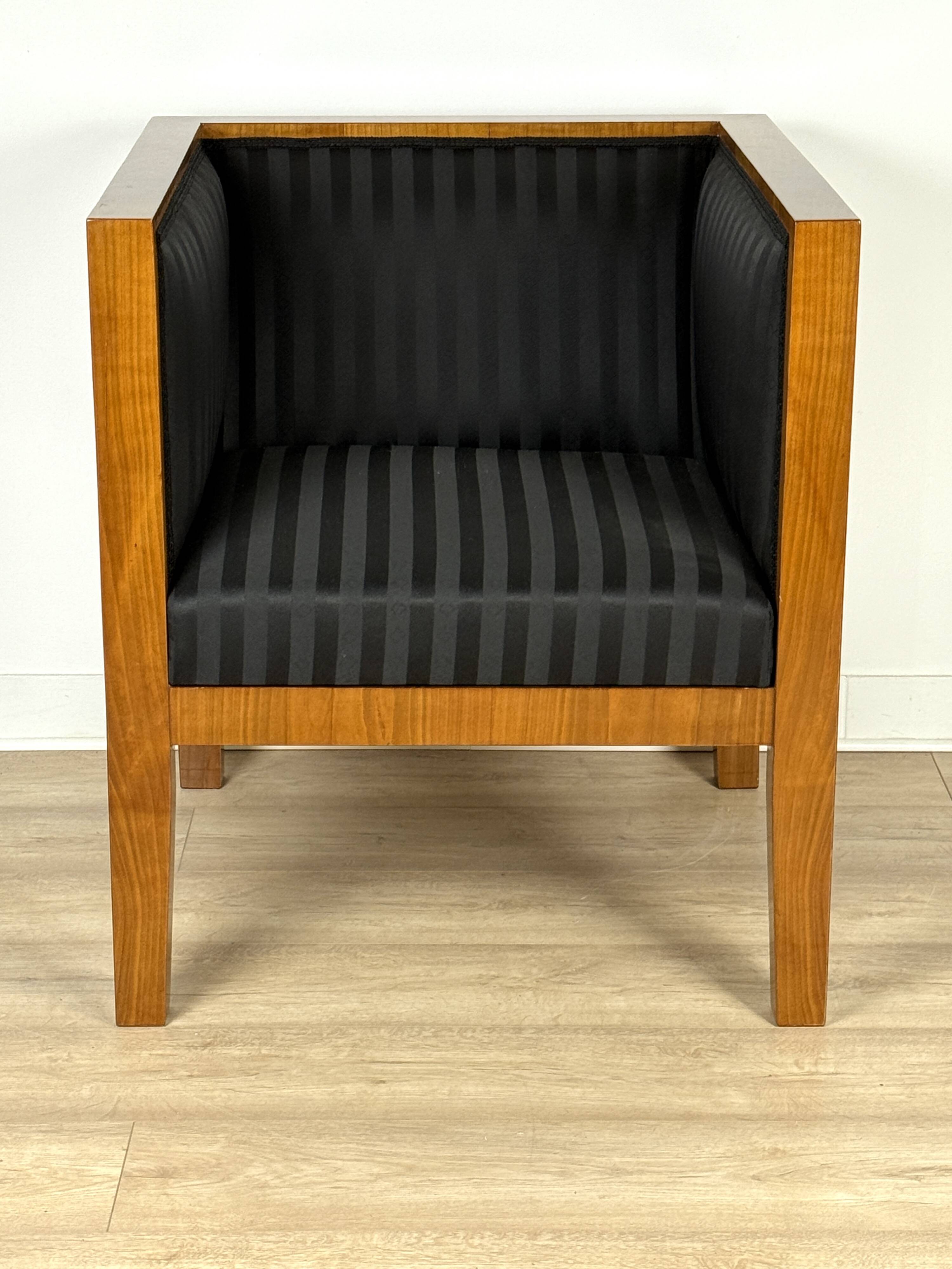 Elegant square-shaped armchair made of natural cherry wood