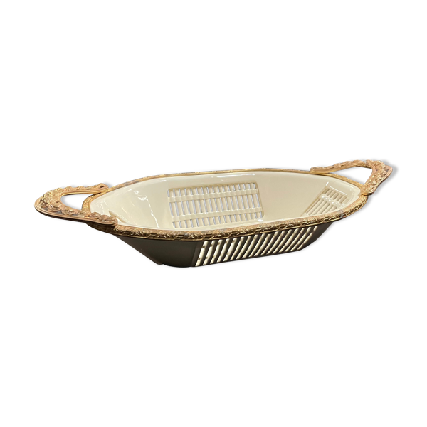 Plat en porcelaine dentellée — Beyit