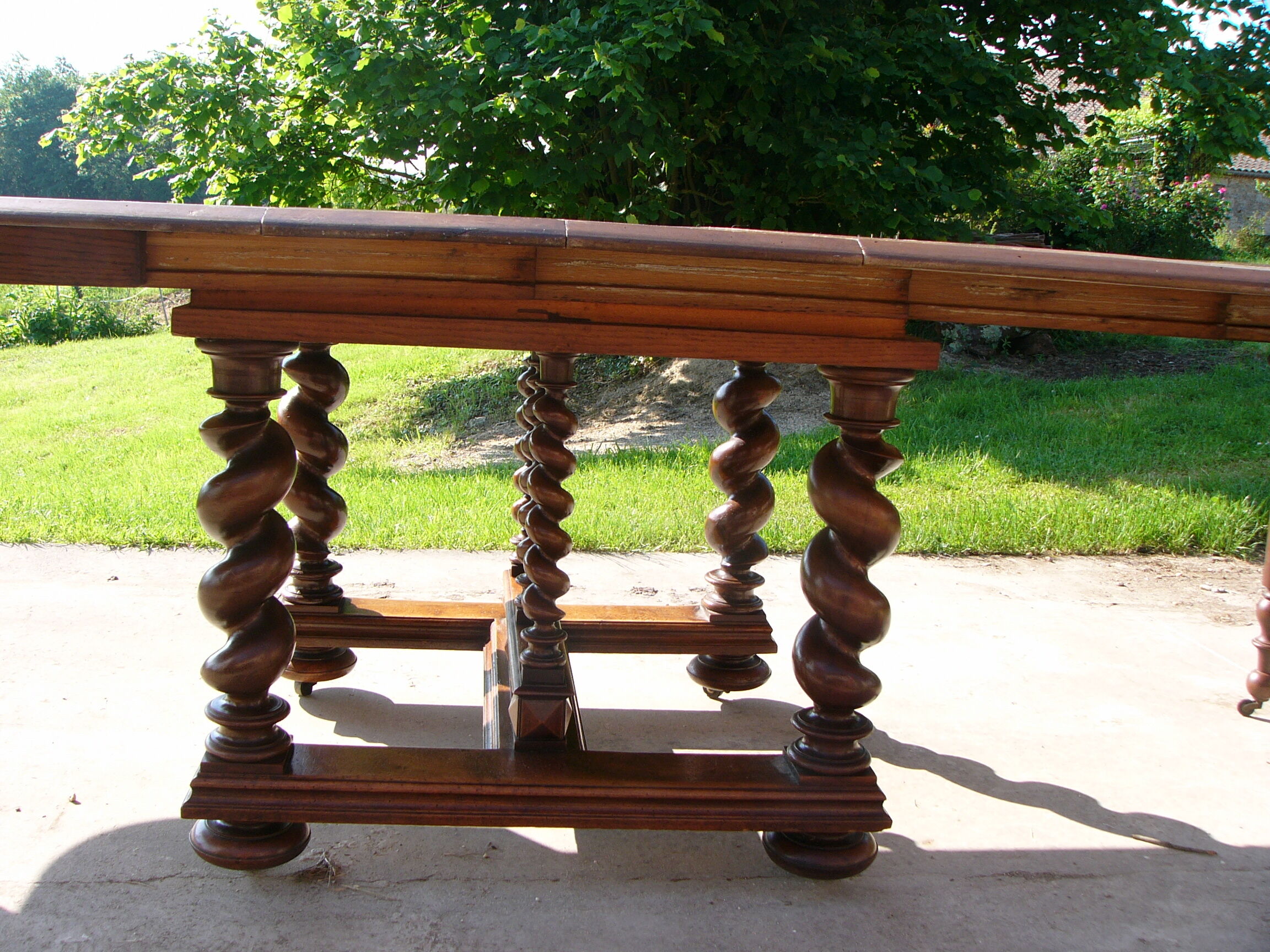 Dining room table