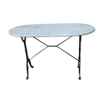Oval bistro table