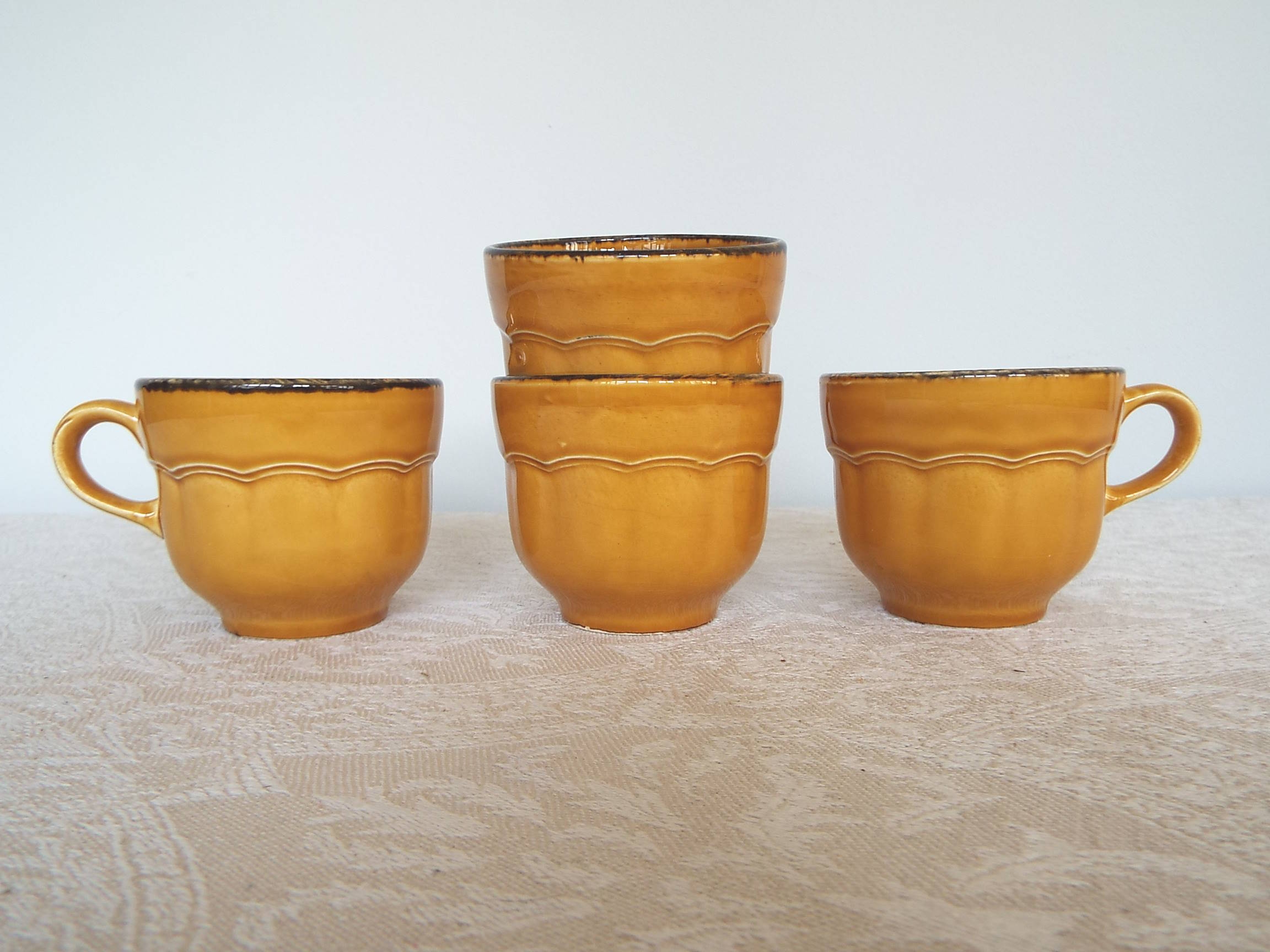 4 ceramic cups