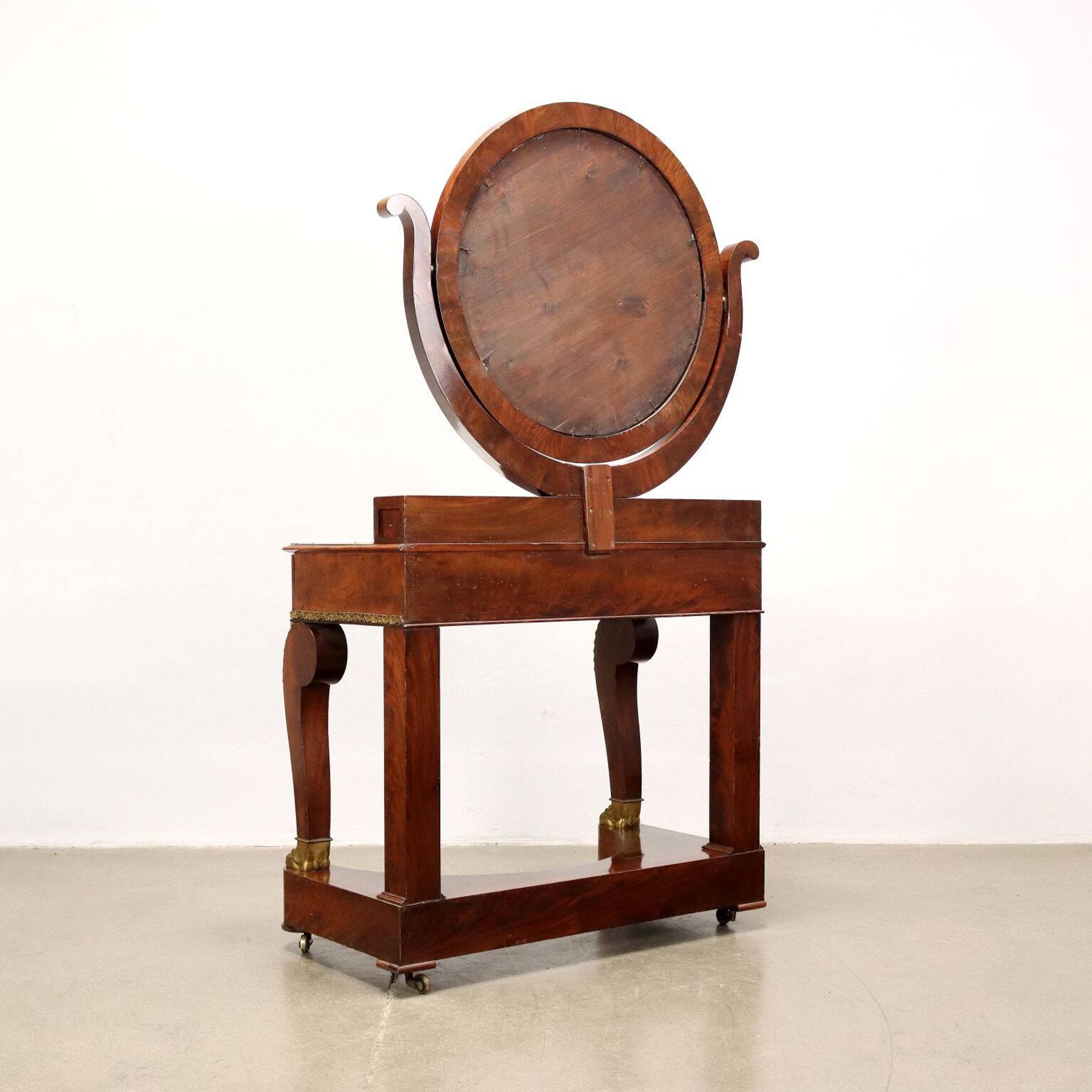 Commode en acajou restaurée, France, 19e siècle.