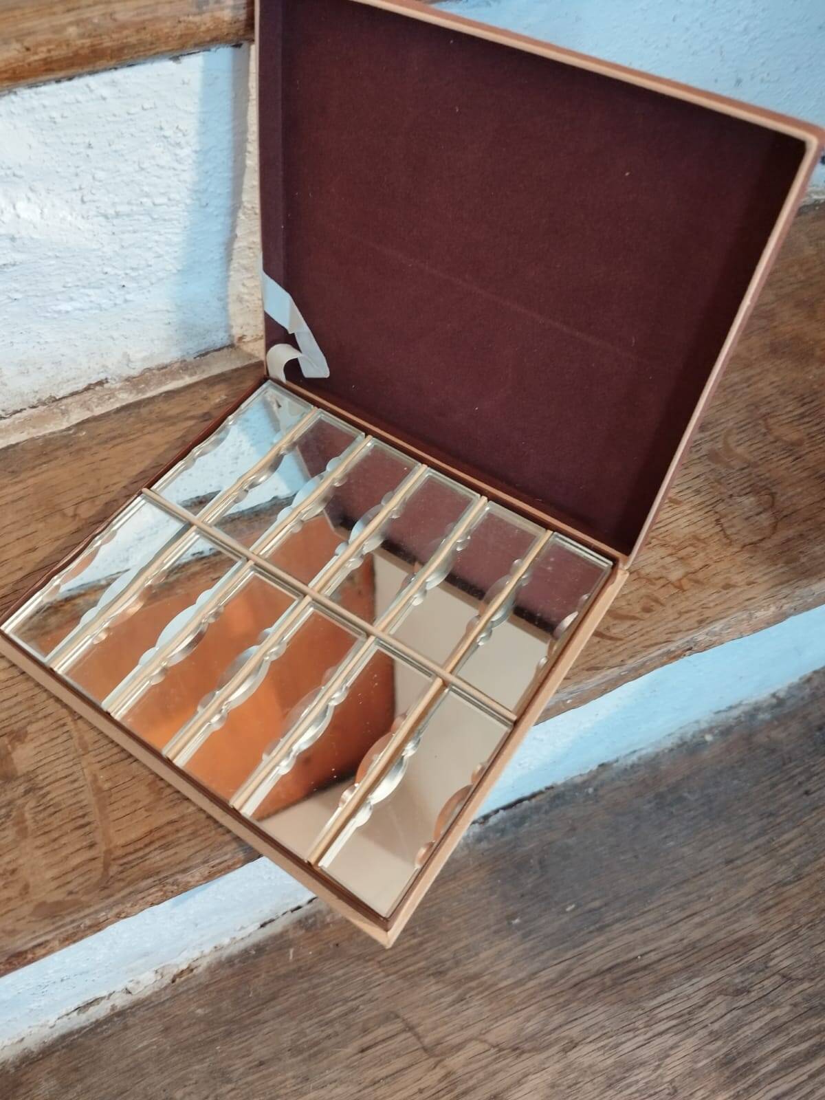 Set of 12 beveled mirror knife holders