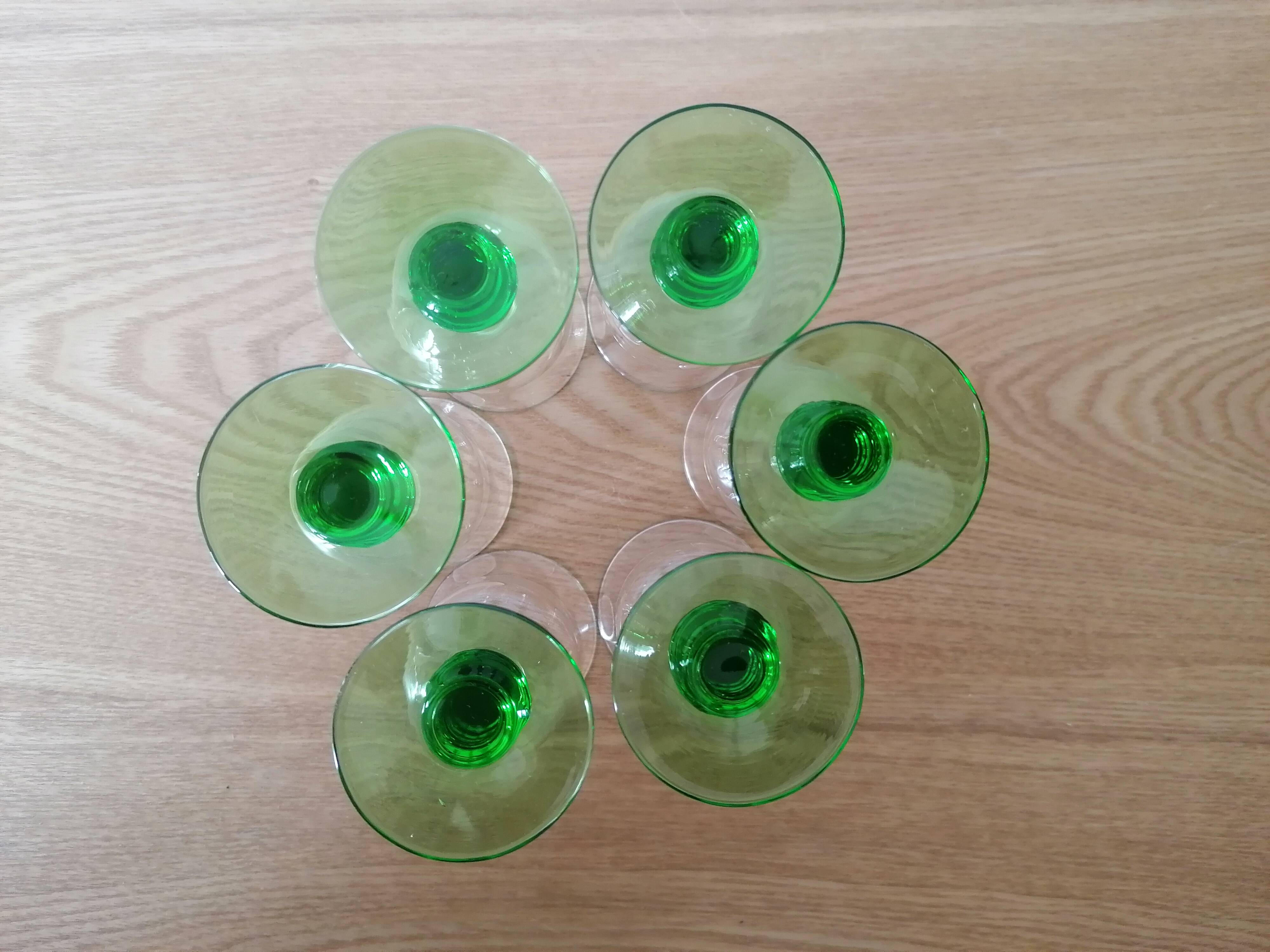 6 verres de liqueur à pied vert