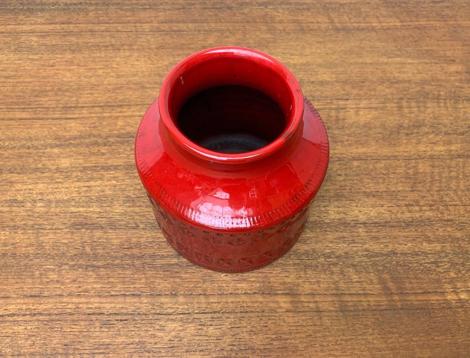 Italian red ceramic vase from the mid-century by Aldo Londi for Bitossi, 1960s.
