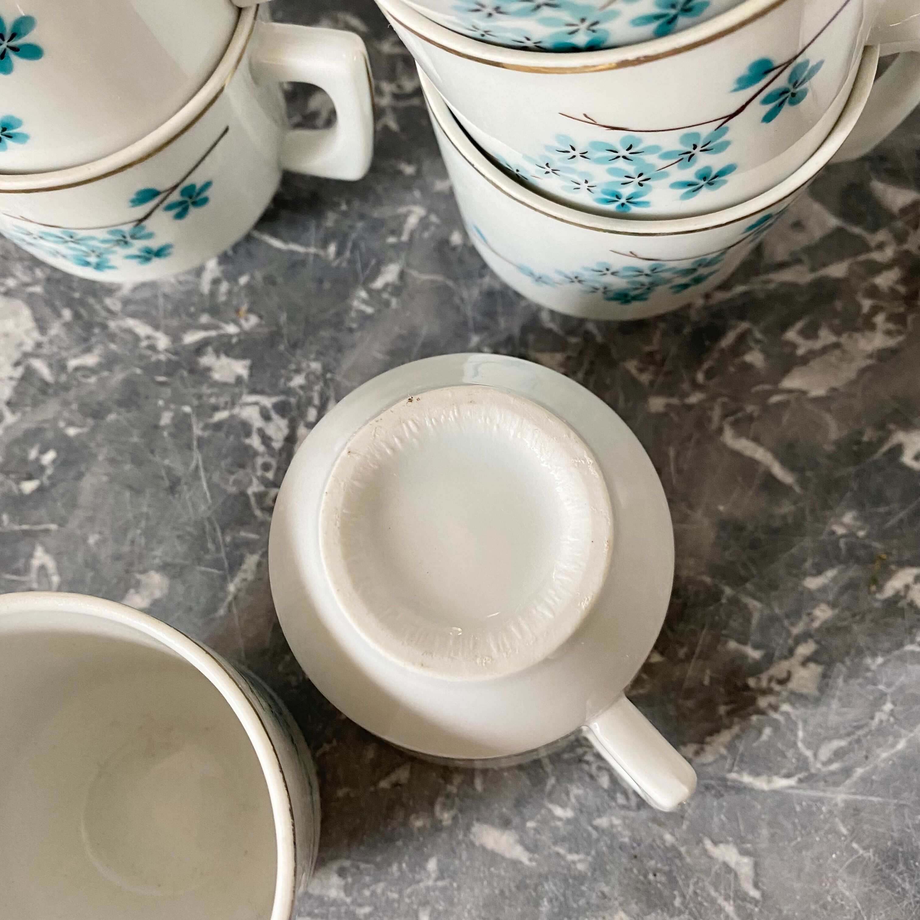 Set of 12 porcelain cups