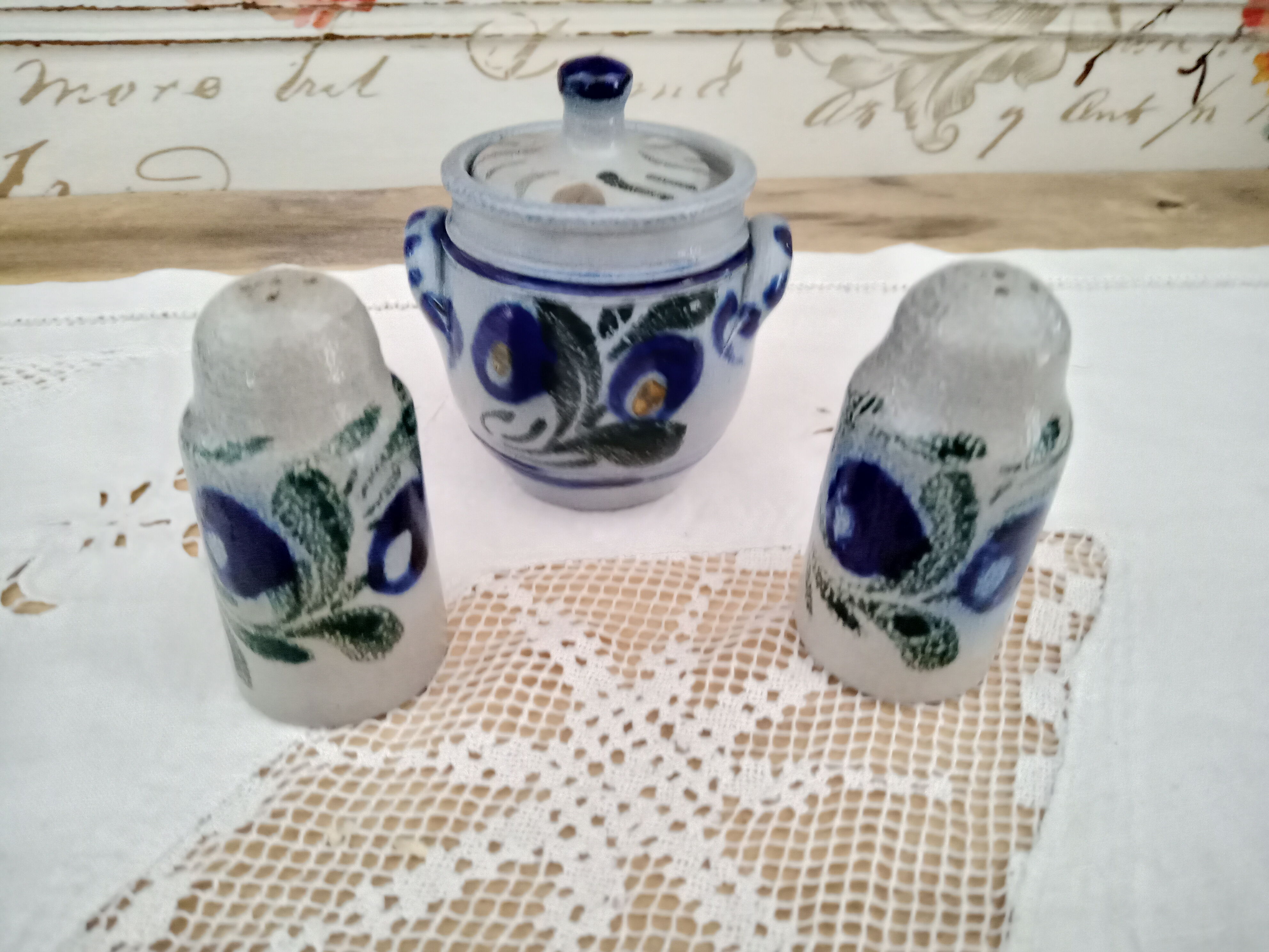 Ensemble de salière, poivrière et moutardier en grès bleu Betschdorf d'Alsace