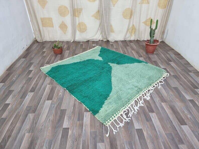 Handmade traditional Beni Ourain Berber rug, size 100 x 200 cm.