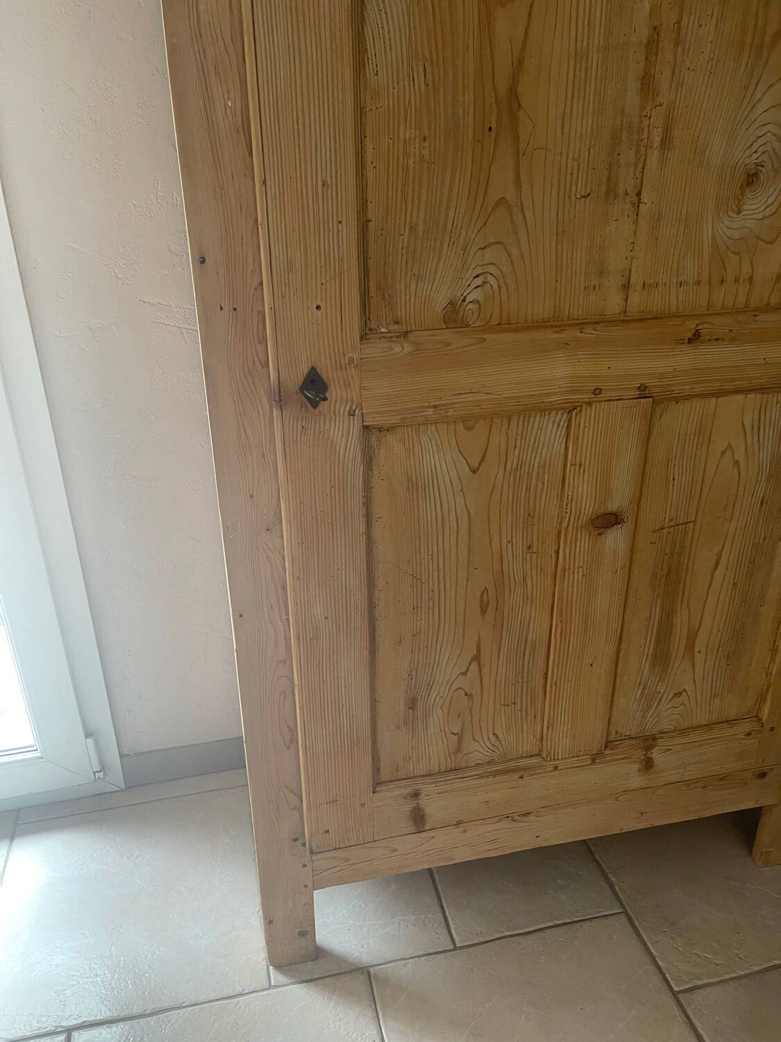 Raw wood bonnetière