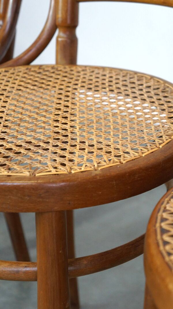 Lot de 4 belles chaises de bistrot au design vintage et atmosphérique