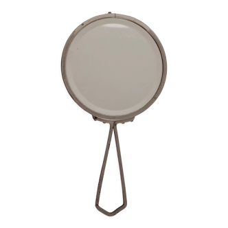 Mirror "face to hand" in chromed metal