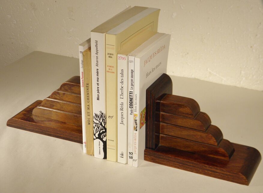 Maquette De Serre-livres En Bois, Sur Le Mur