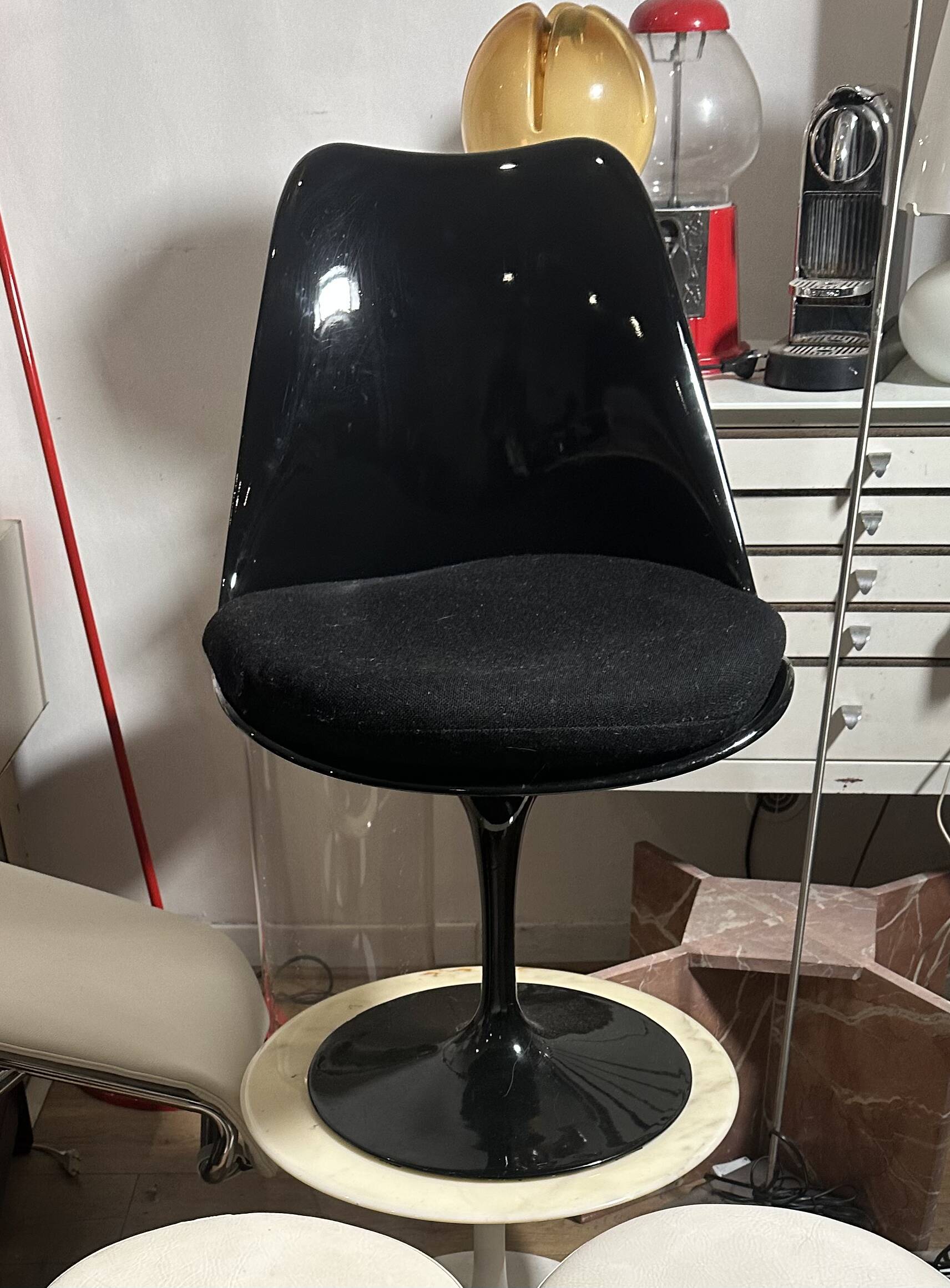 Eero Saarinen swivel chair Knoll edition