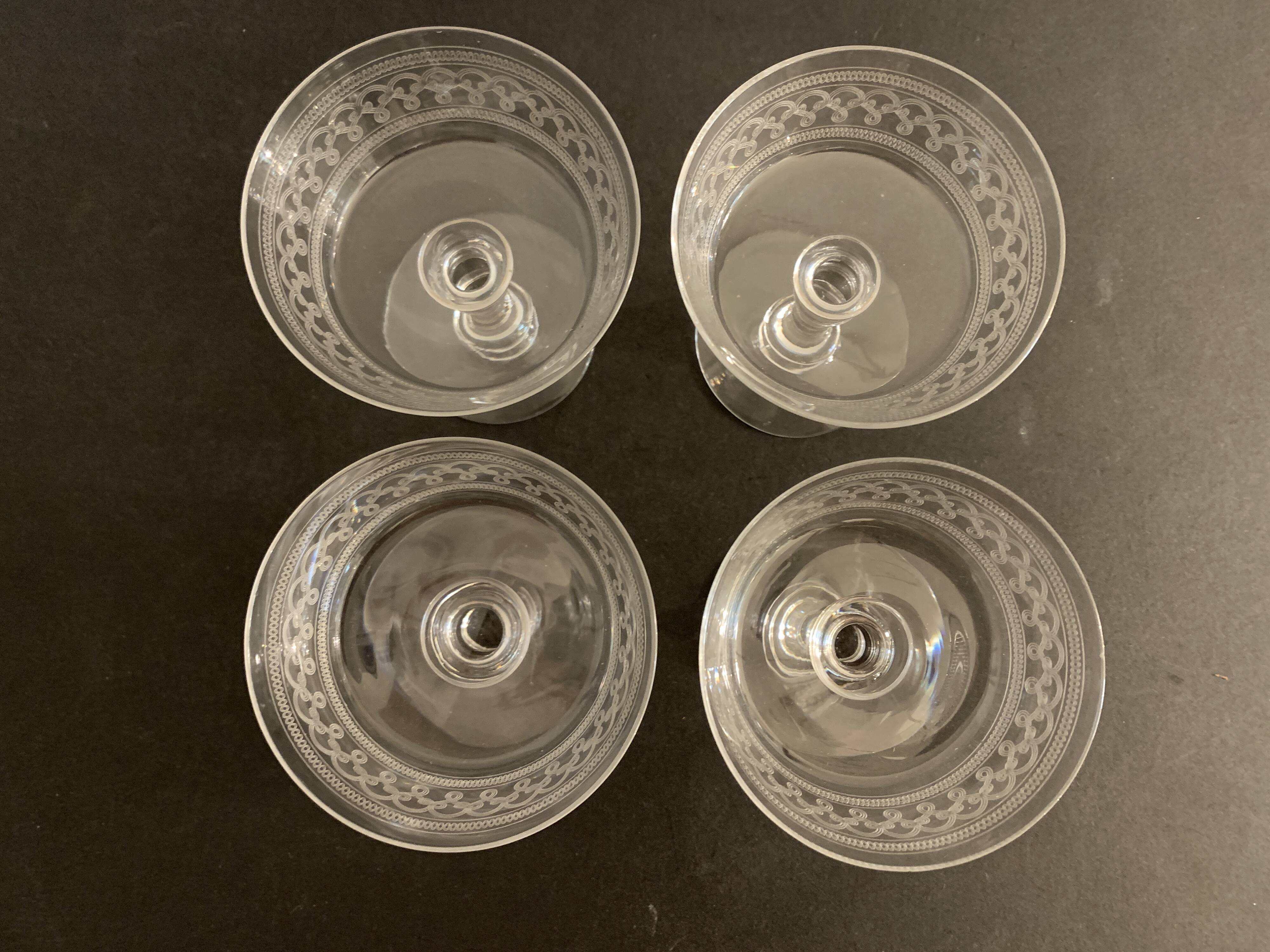 4 coupes à champagne en cristal taillé et soufflé
