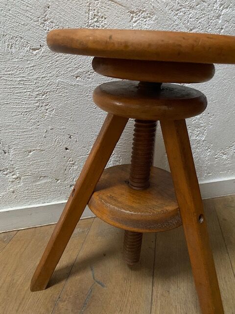 Screw stool