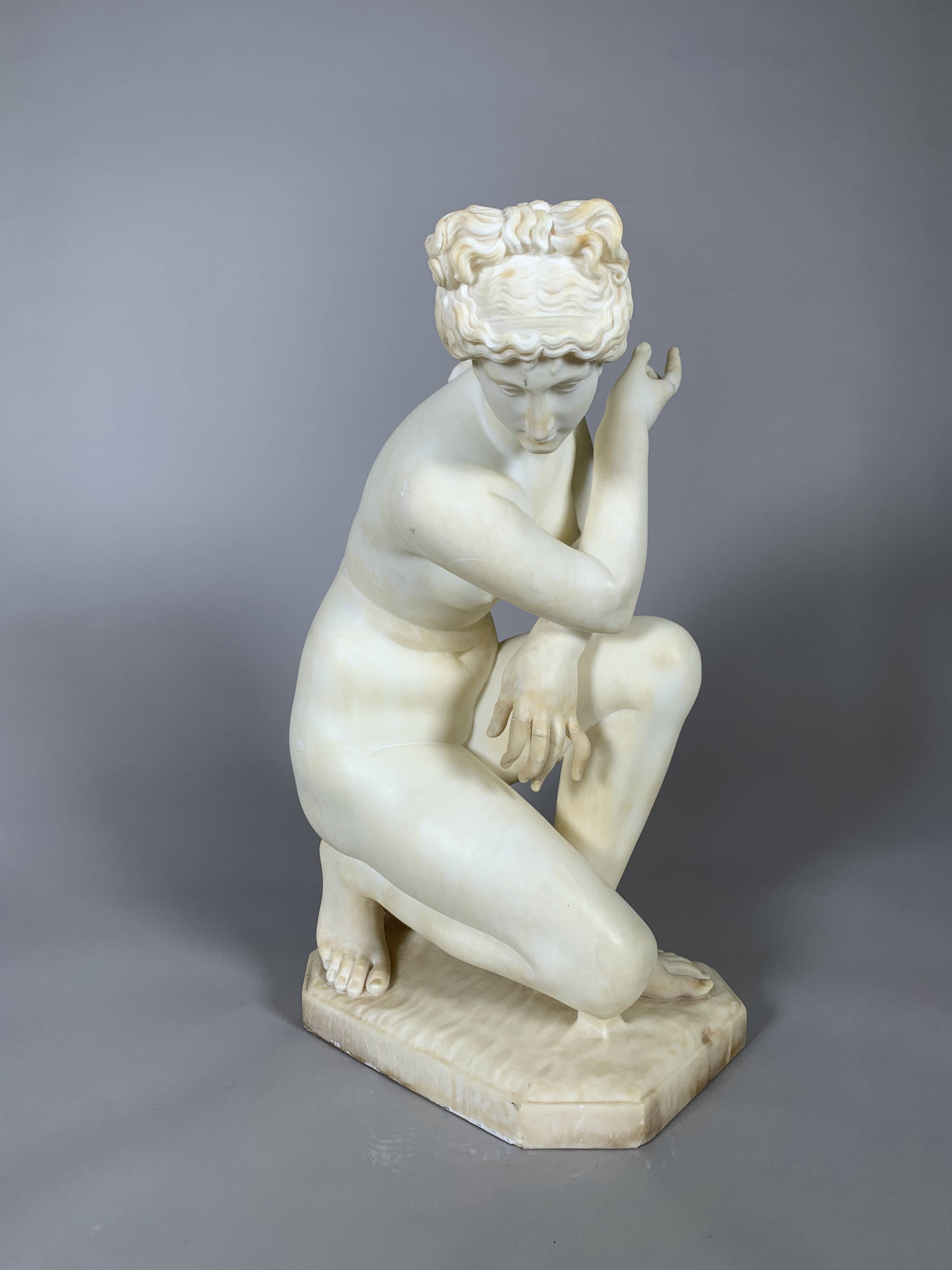 White Marble Sculpture - Venus at Bath - Early 19th Century