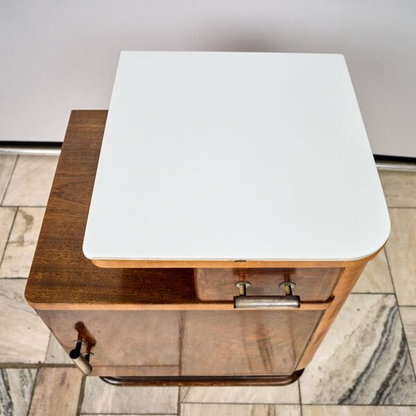 Ensemble de deux tables de nuit Art Déco, par Jindřich Halabala, années 1940, Tchécoslovaquie.