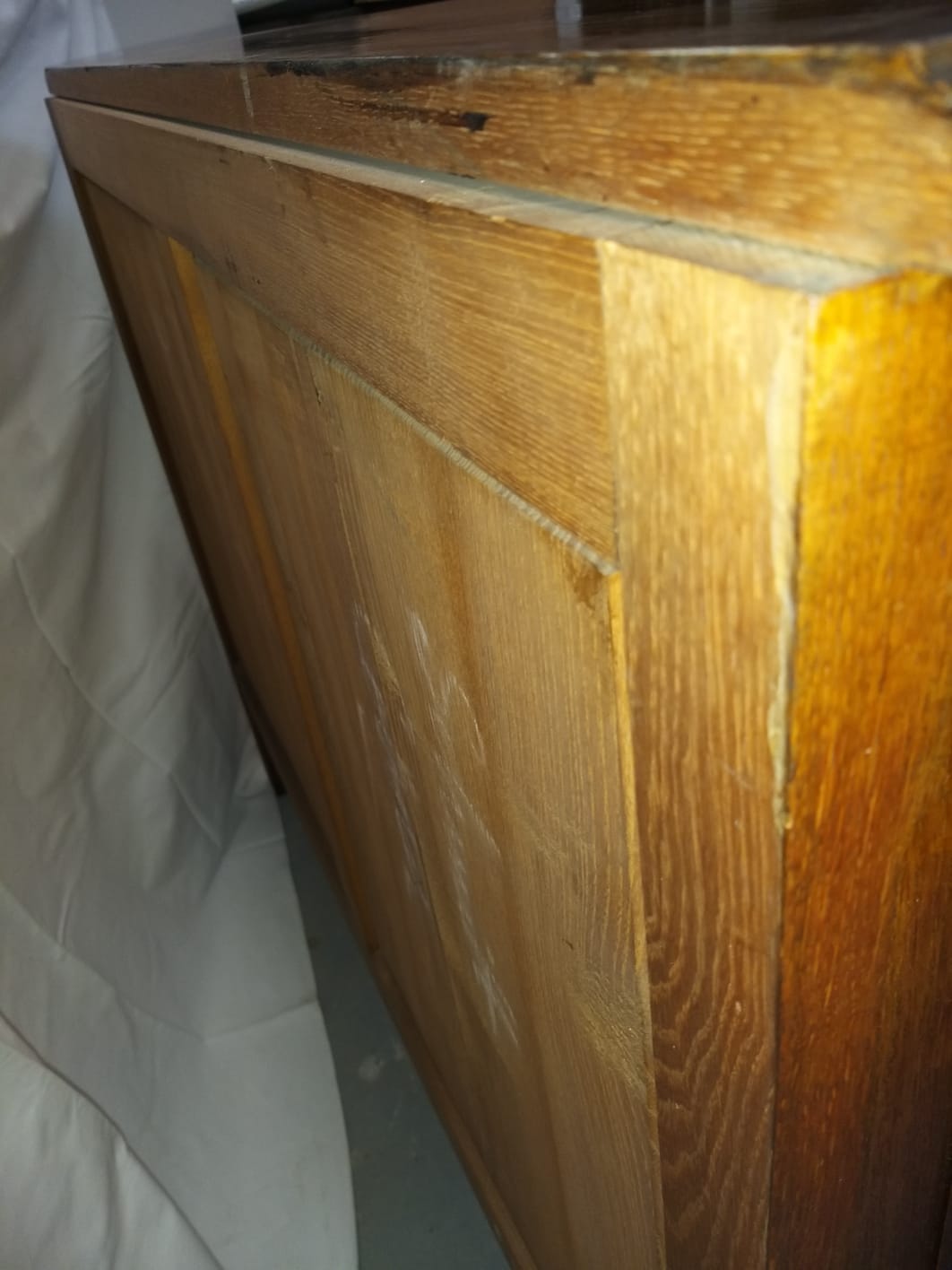 Chest of drawers crossbow