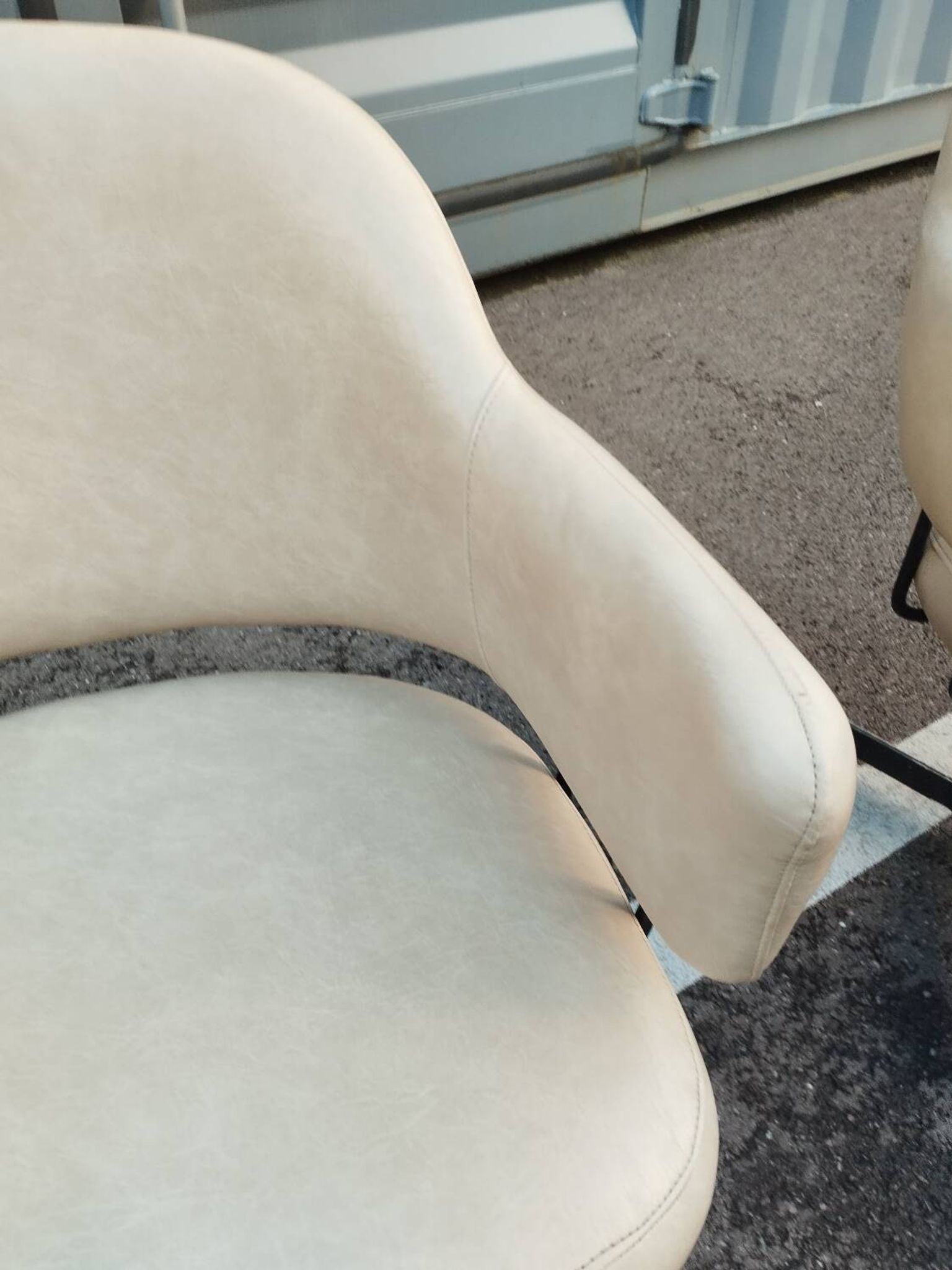 Paire de fauteuils anciens vintage