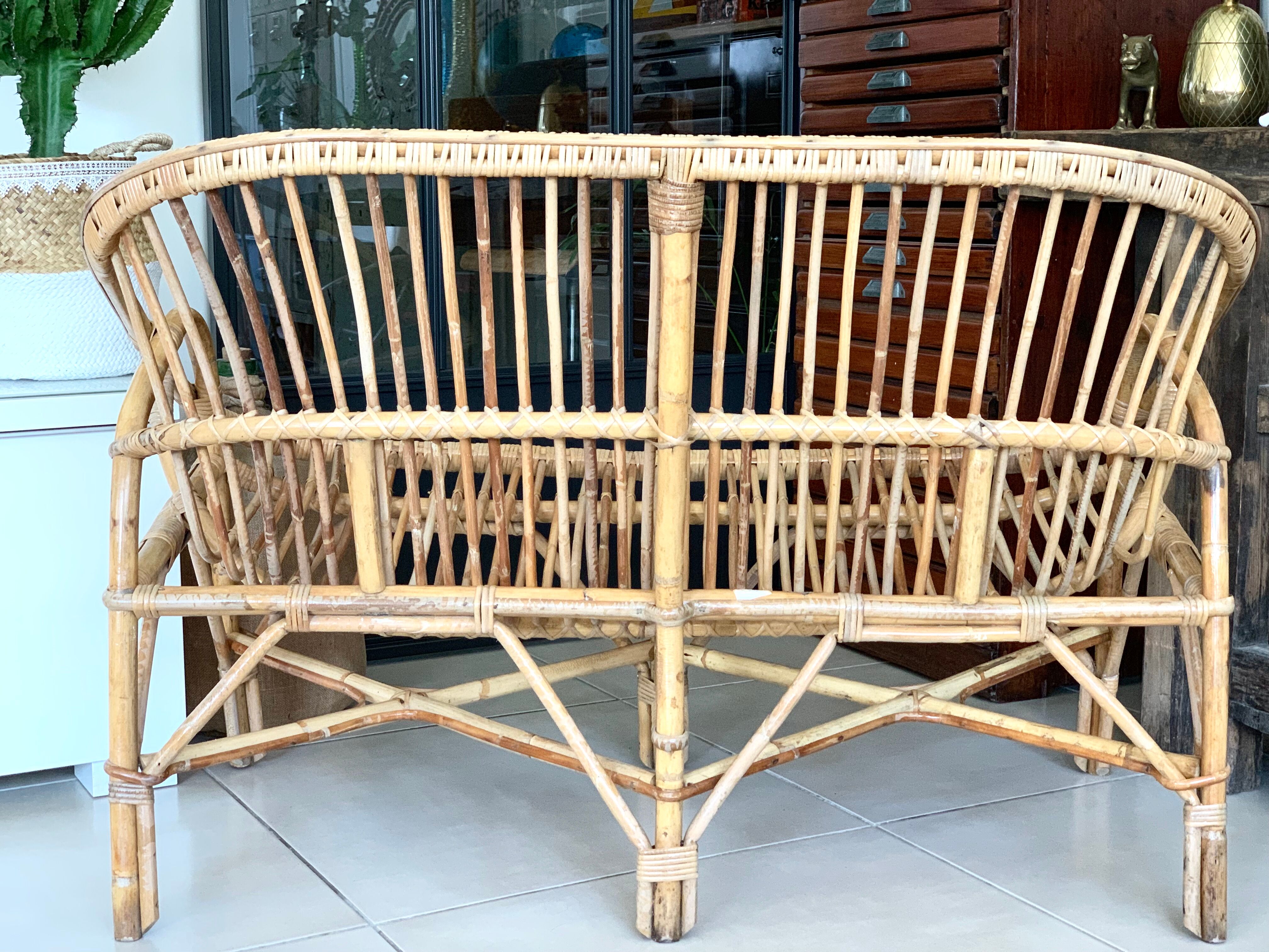 Old vintage sofa / rattan bench