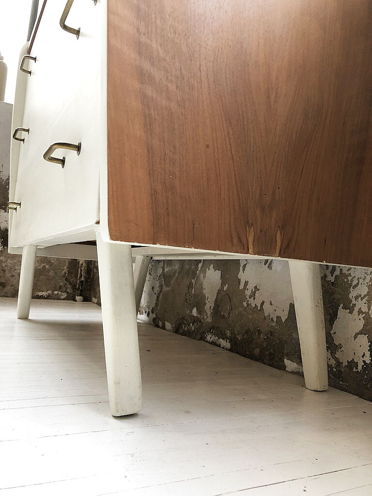 White vintage chest of drawers