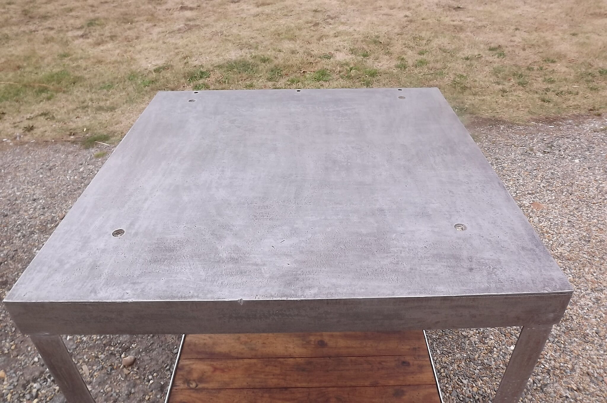 Table industrial iron and wood