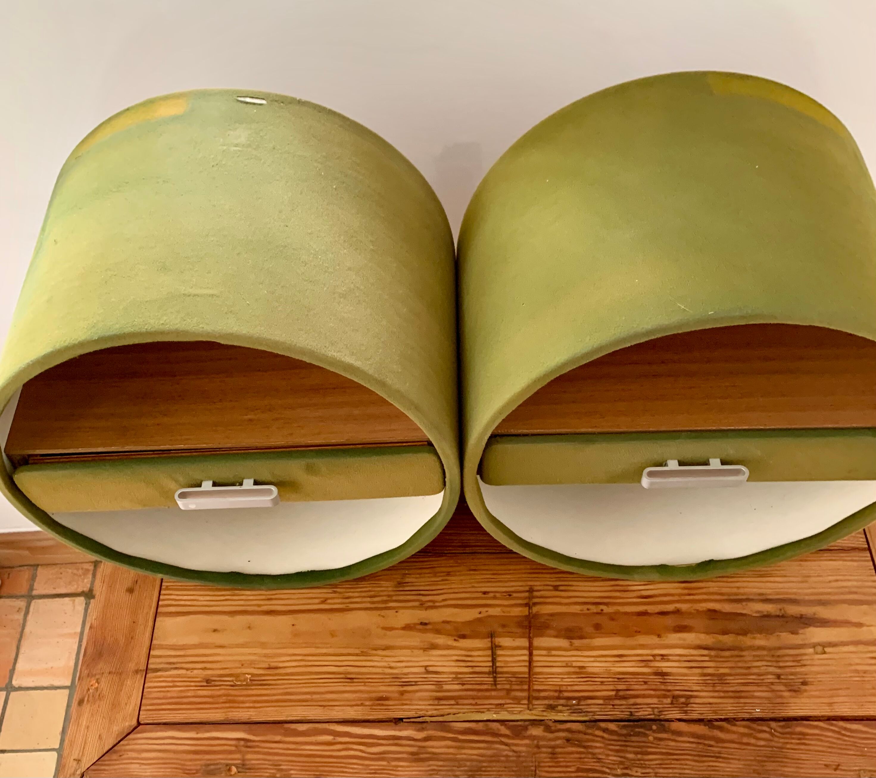 Pair of bedsides to hang