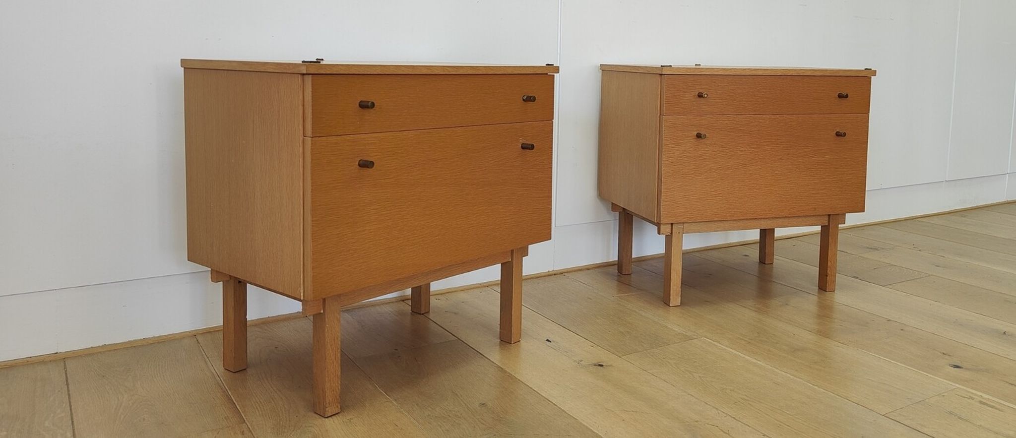 Set de 2 tables de chevet du milieu du siècle