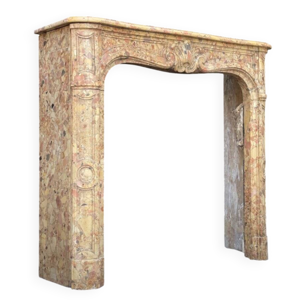 Cheminée de style Louis XV en marbre brèche d’Alep