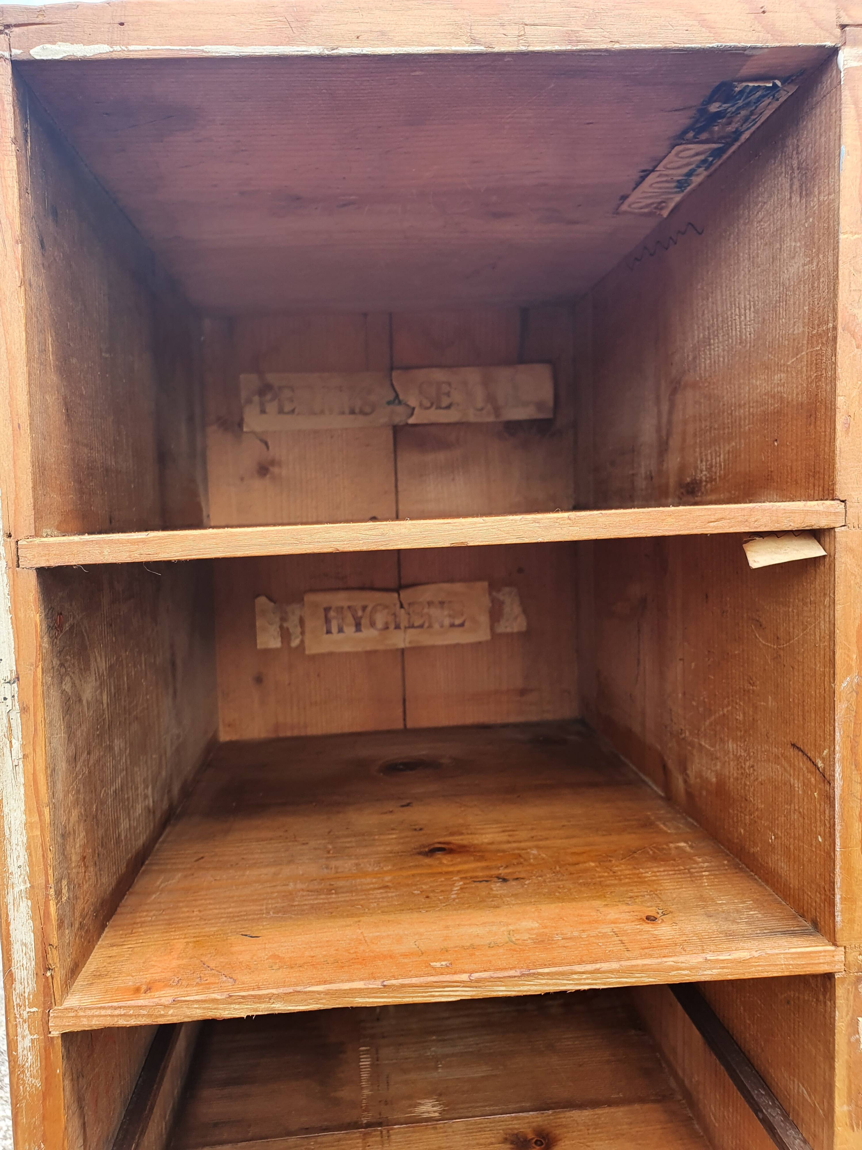 Trade furniture with lockers