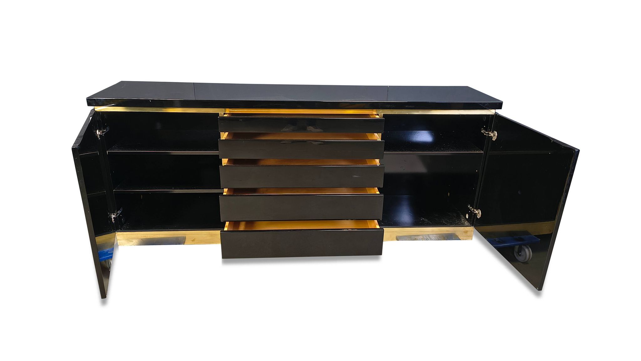 Buffet en laiton et laque par Jean Claude Mahey, années 1970.
