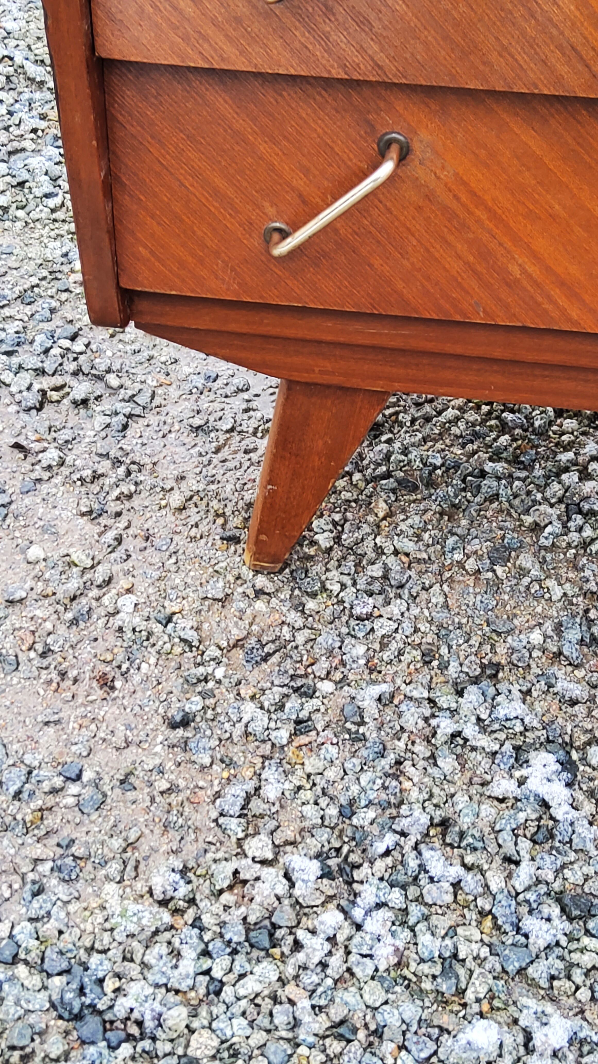 Vintage chest of drawers from the 50s 4 drawers feet compass and mahogany fins