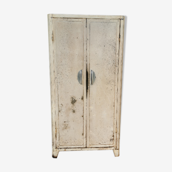 Metal cabinet