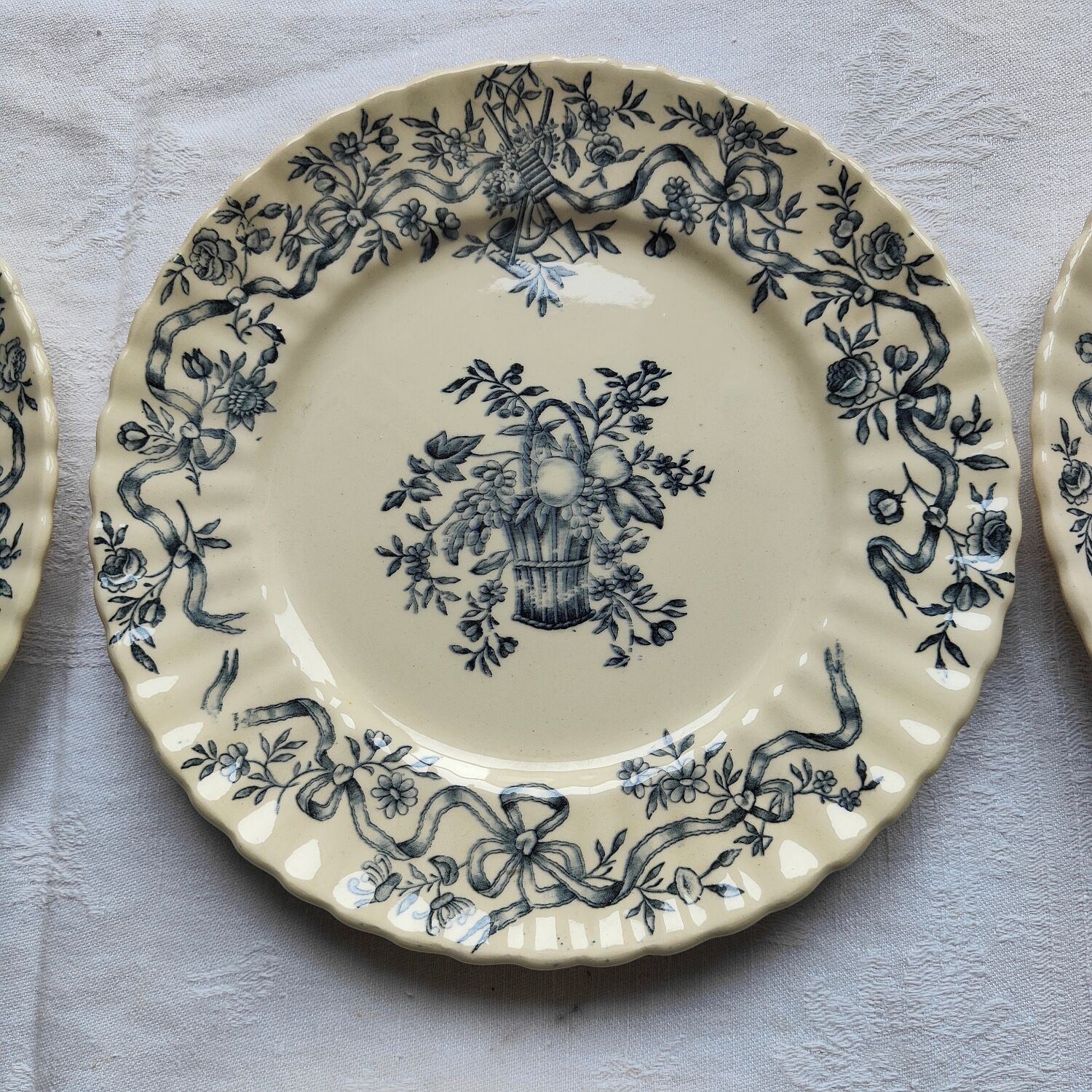 Set of 6 Longchamp iron earth plates