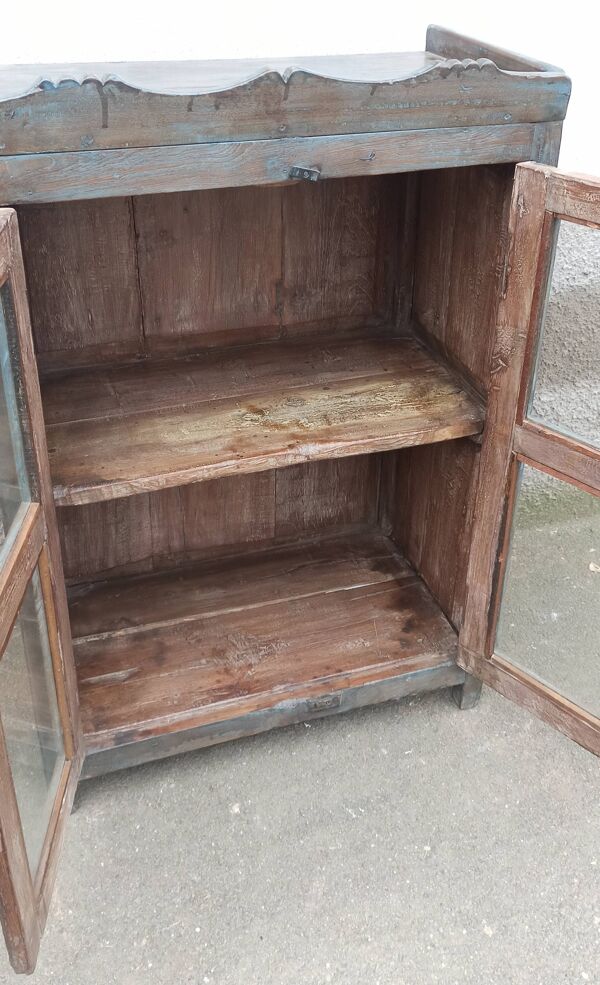 Petite armoire vitrée en bois