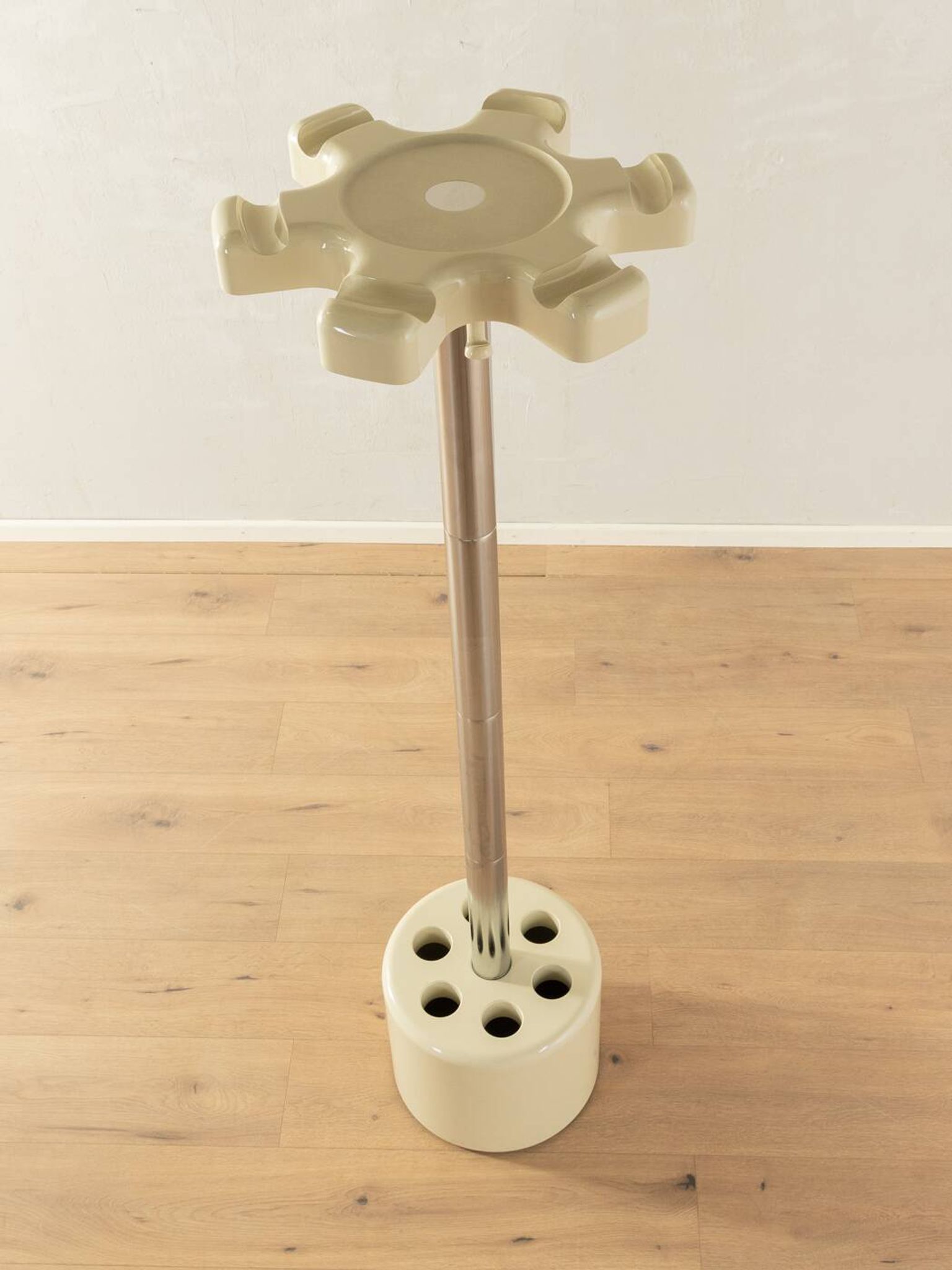 "Space Age" coat rack, model VIP, by Roberto Lucci & Paolo Orlandini for Pablett L/O Design from the 1970s