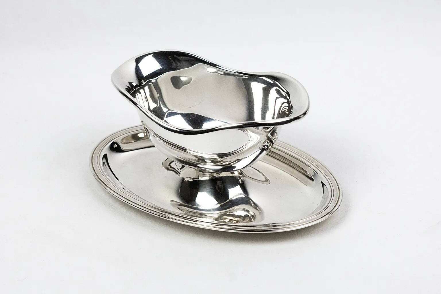 Christofle silver-plated gravy boat – in the style of the Vendôme Filet model